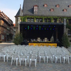 Töpperwein Musik GmbH in Quedlinburg, Veranstaltungsservice Bühne auf dem Marktplatz in Quedlinburg
