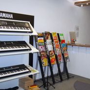 Töpperwein Musik GmbH in Quedlinburg, Keybords im Verkaufsraum